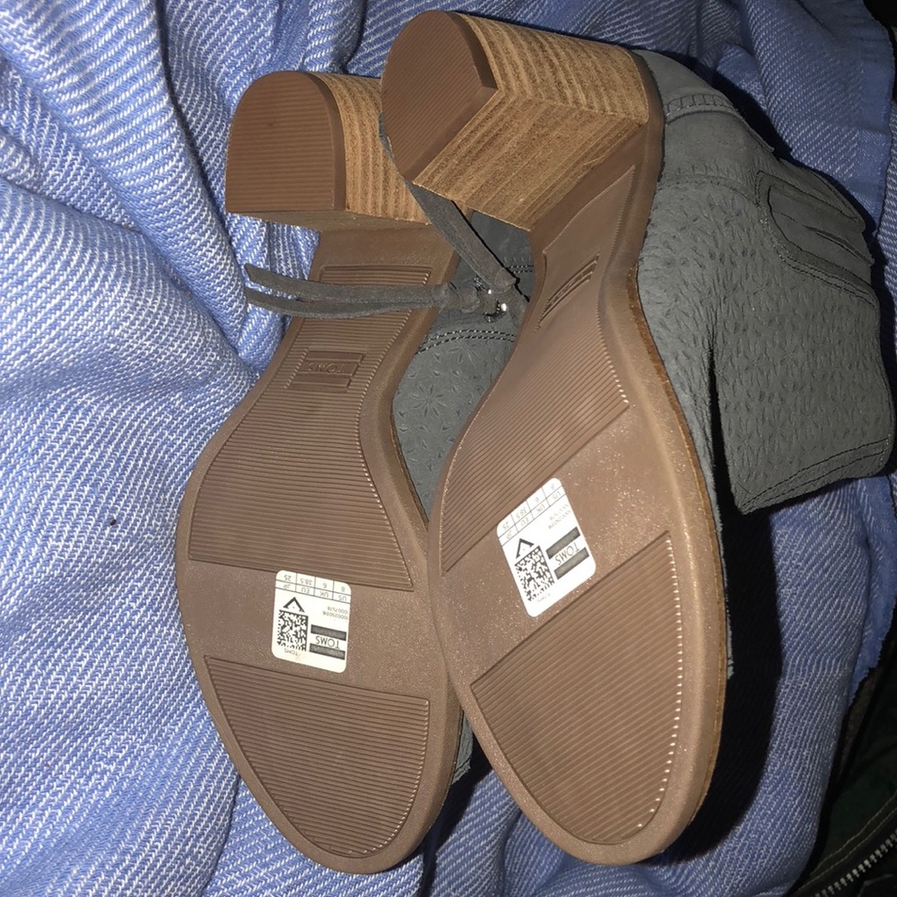 Peep toe toms booties. - Picture 5 of 11